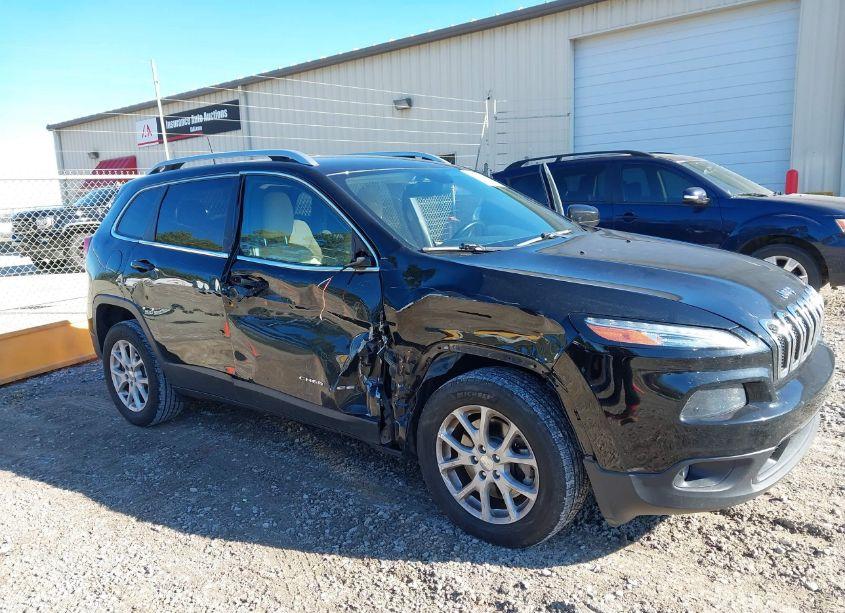 Photo 6 of 2017 Jeep Cherokee LATITUDE FWD (VIN 1C4PJLCS4HW640229)