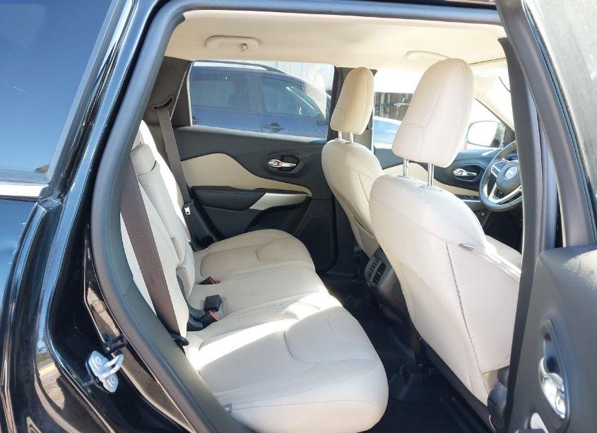 Photo 8 of 2017 Jeep Cherokee LATITUDE FWD (VIN 1C4PJLCS4HW640229)