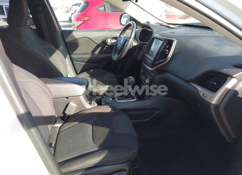 Photo 5 of 2016 Jeep Cherokee LATITUDE (VIN 1C4PJLCS5GW363007)