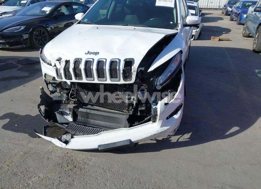 Photo 6 of 2016 Jeep Cherokee LATITUDE (VIN 1C4PJLCS5GW363007)