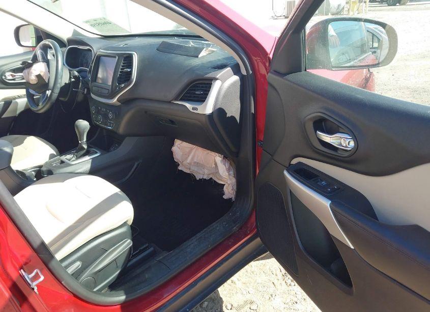 Photo 5 of 2017 Jeep Cherokee LATITUDE FWD (VIN 1C4PJLCS5HW592269)