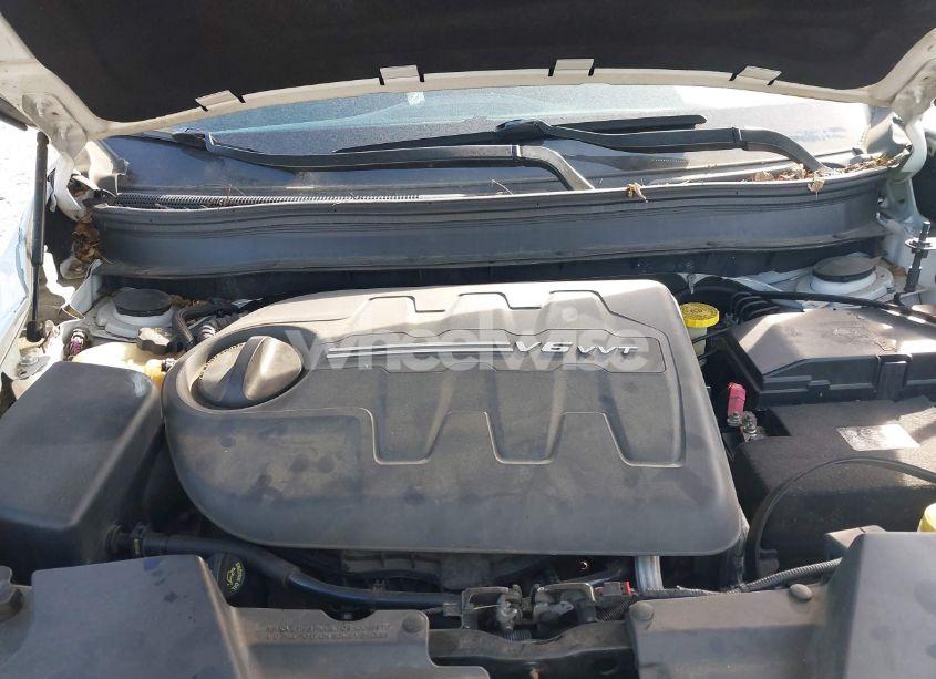 Photo 10 of 2015 Jeep Cherokee LATITUDE (VIN 1C4PJLCS6FW689607)