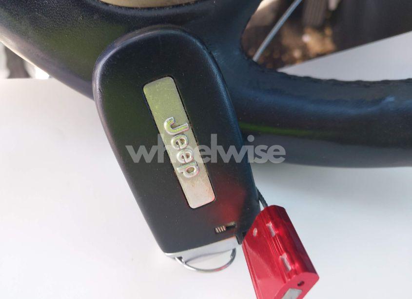 Photo 11 of 2015 Jeep Cherokee LATITUDE (VIN 1C4PJLCS6FW689607)