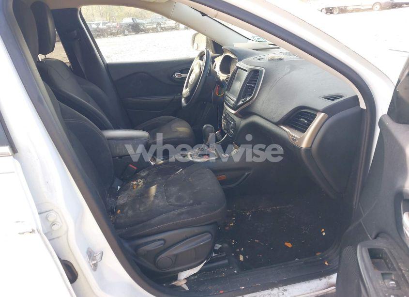 Photo 5 of 2015 Jeep Cherokee LATITUDE (VIN 1C4PJLCS6FW689607)