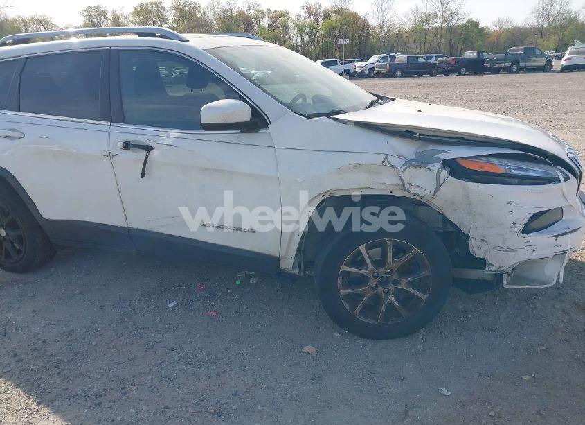 Photo 6 of 2015 Jeep Cherokee LATITUDE (VIN 1C4PJLCS6FW689607)