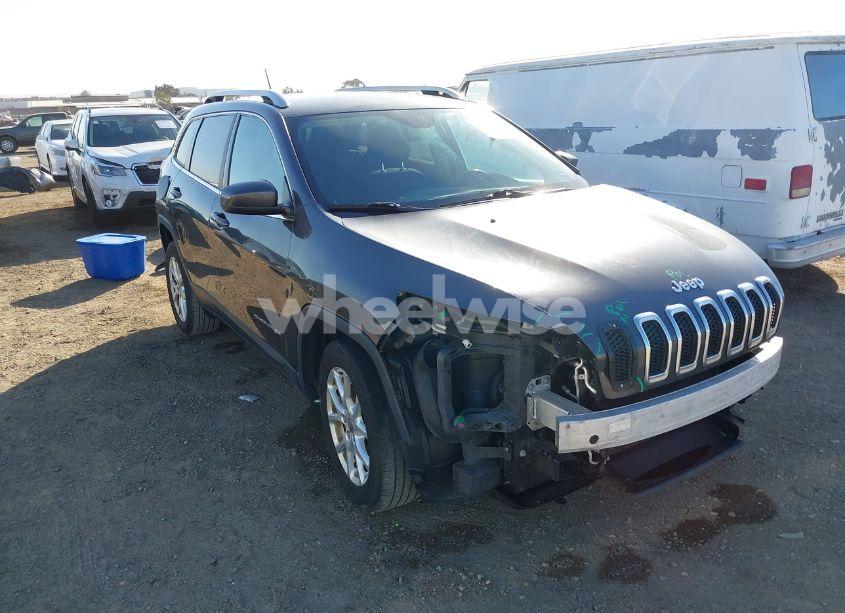 2015 Jeep Cherokee LATITUDE (VIN 1C4PJLCS6FW720452) main photo