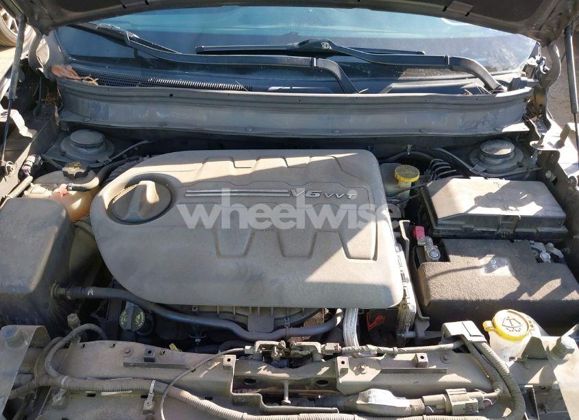 Photo 10 of 2015 Jeep Cherokee LATITUDE (VIN 1C4PJLCS6FW720452)