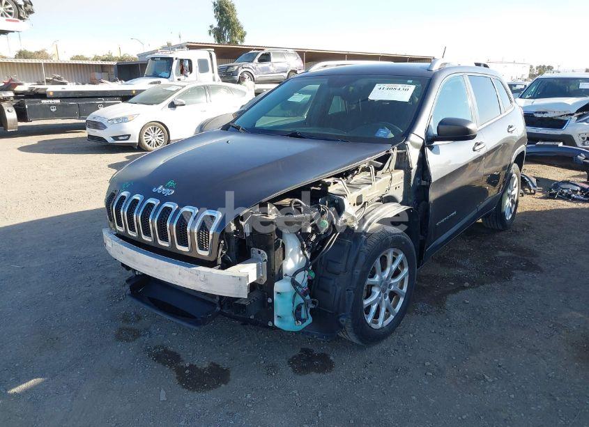 Photo 2 of 2015 Jeep Cherokee LATITUDE (VIN 1C4PJLCS6FW720452)