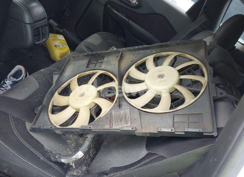 Photo 12 of 2014 Jeep Cherokee LATITUDE (VIN 1C4PJLCS7EW288095)