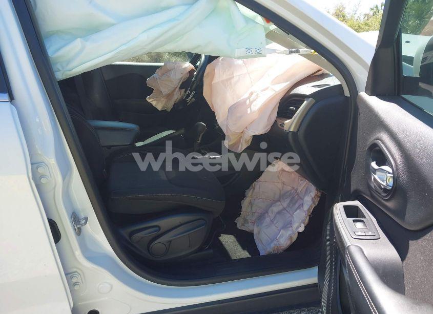 Photo 5 of 2015 Jeep Cherokee LATITUDE (VIN 1C4PJLCS7FW737387)