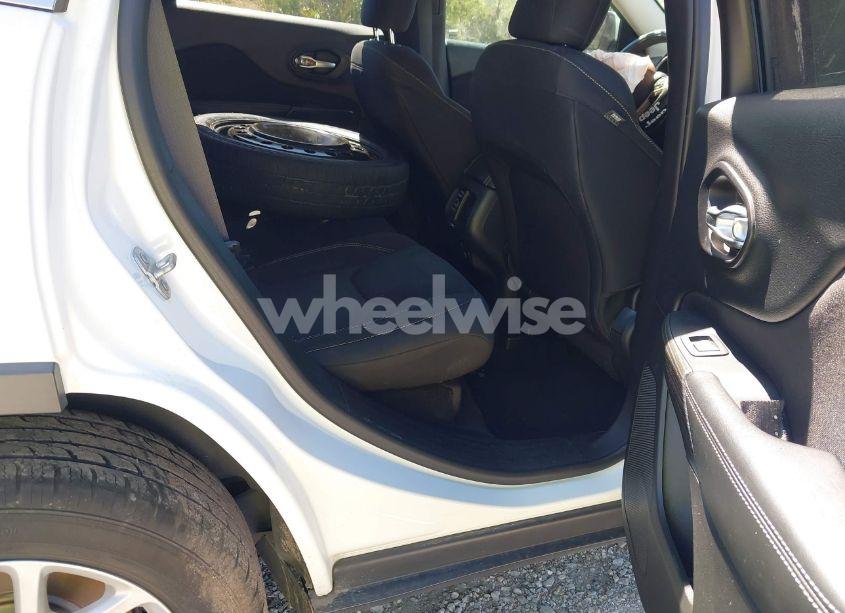 Photo 8 of 2015 Jeep Cherokee LATITUDE (VIN 1C4PJLCS7FW737387)