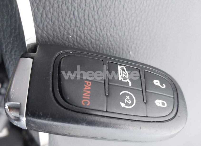 Photo 11 of 2015 Jeep Cherokee LATITUDE ALTITUDE (VIN 1C4PJLCS7FW781048)