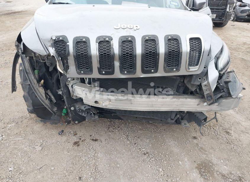 Photo 6 of 2016 Jeep Cherokee LATITUDE (VIN 1C4PJLCS7GW177789)