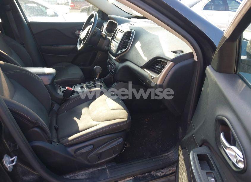 Photo 5 of 2016 Jeep Cherokee LATITUDE (VIN 1C4PJLCS7GW206935)