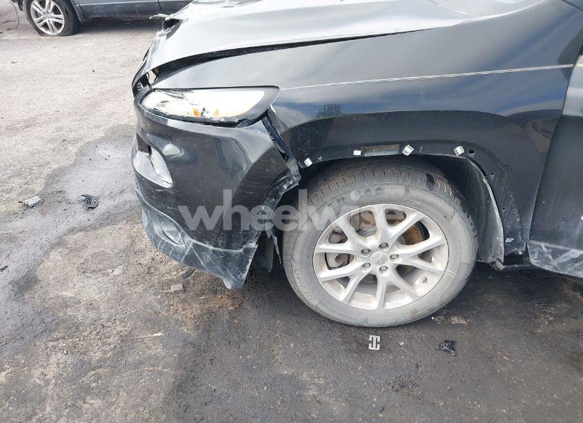 Photo 6 of 2014 Jeep Cherokee LATITUDE (VIN 1C4PJLCS8EW103617)