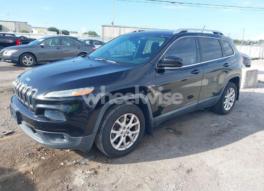 Photo 2 of 2015 Jeep Cherokee LATITUDE (VIN 1C4PJLCS8FW572661)