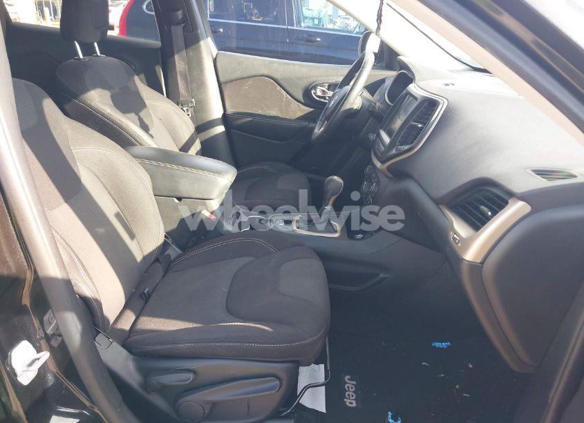 Photo 5 of 2015 Jeep Cherokee LATITUDE (VIN 1C4PJLCS8FW572661)