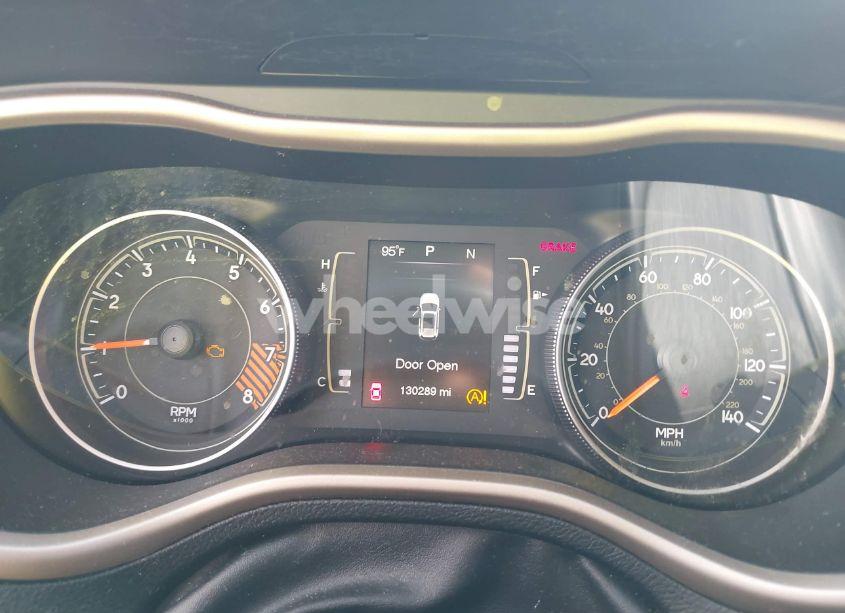 Photo 7 of 2015 Jeep Cherokee LATITUDE (VIN 1C4PJLCS8FW572661)