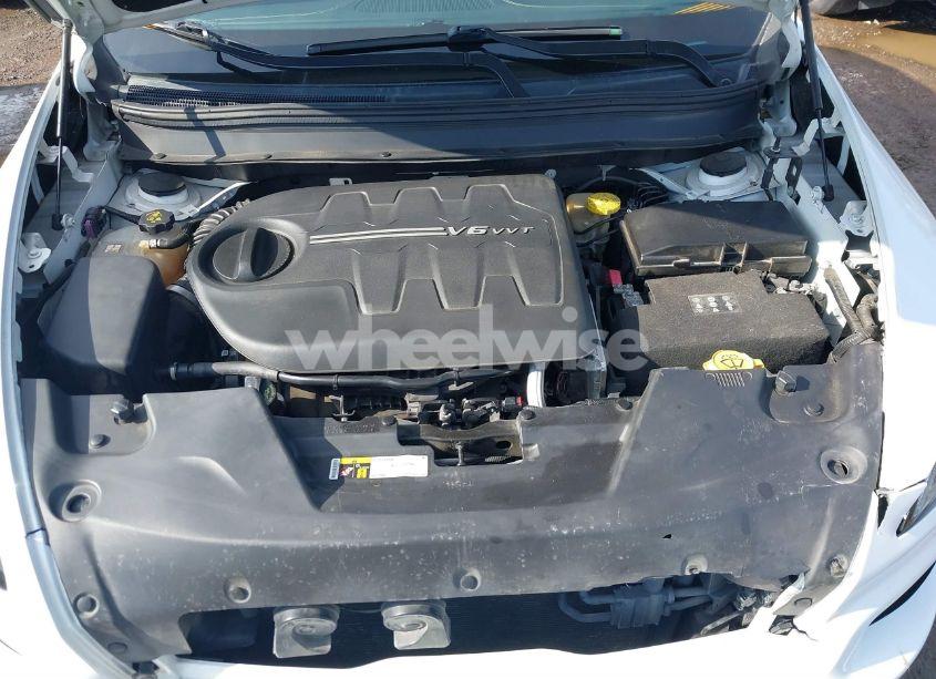 Photo 10 of 2015 Jeep Cherokee LATITUDE (VIN 1C4PJLCS8FW643051)