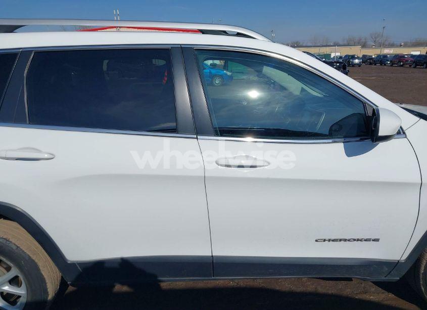 Photo 13 of 2015 Jeep Cherokee LATITUDE (VIN 1C4PJLCS8FW643051)