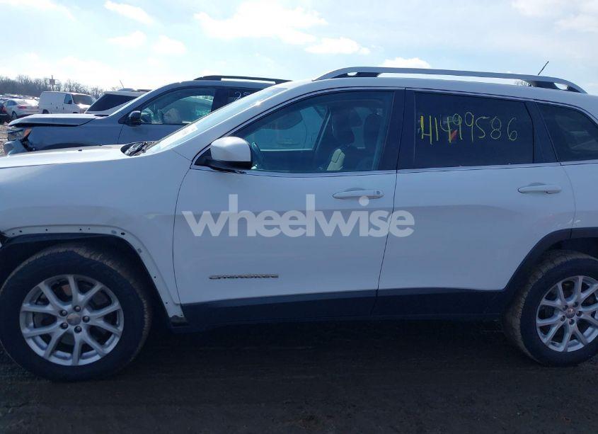 Photo 14 of 2015 Jeep Cherokee LATITUDE (VIN 1C4PJLCS8FW643051)