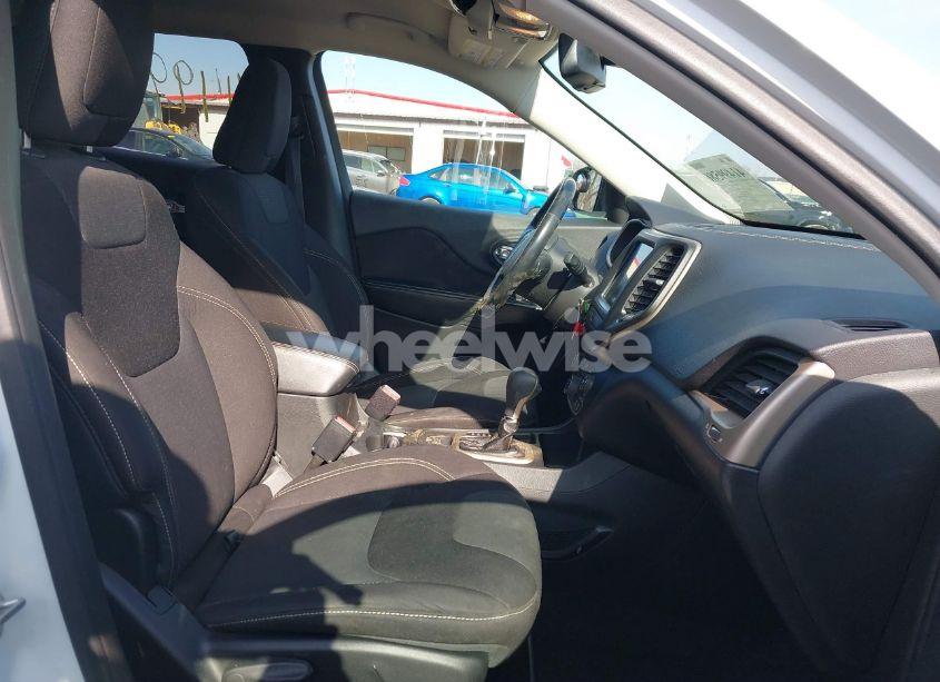 Photo 5 of 2015 Jeep Cherokee LATITUDE (VIN 1C4PJLCS8FW643051)