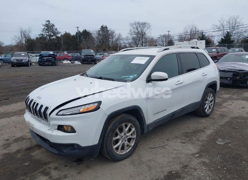 Photo 2 of 2015 Jeep Cherokee LATITUDE (VIN 1C4PJLCS8FW671254)