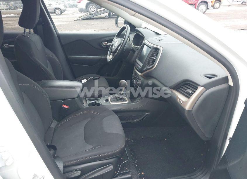 Photo 5 of 2015 Jeep Cherokee LATITUDE (VIN 1C4PJLCS8FW671254)