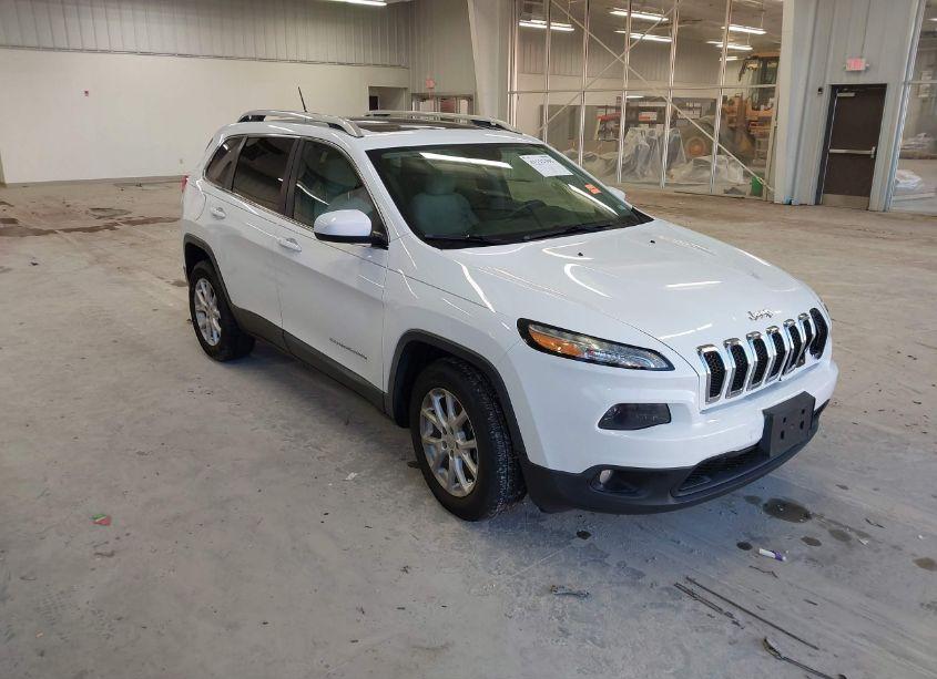 2015 Jeep Cherokee LATITUDE (VIN 1C4PJLCS8FW712028) main photo