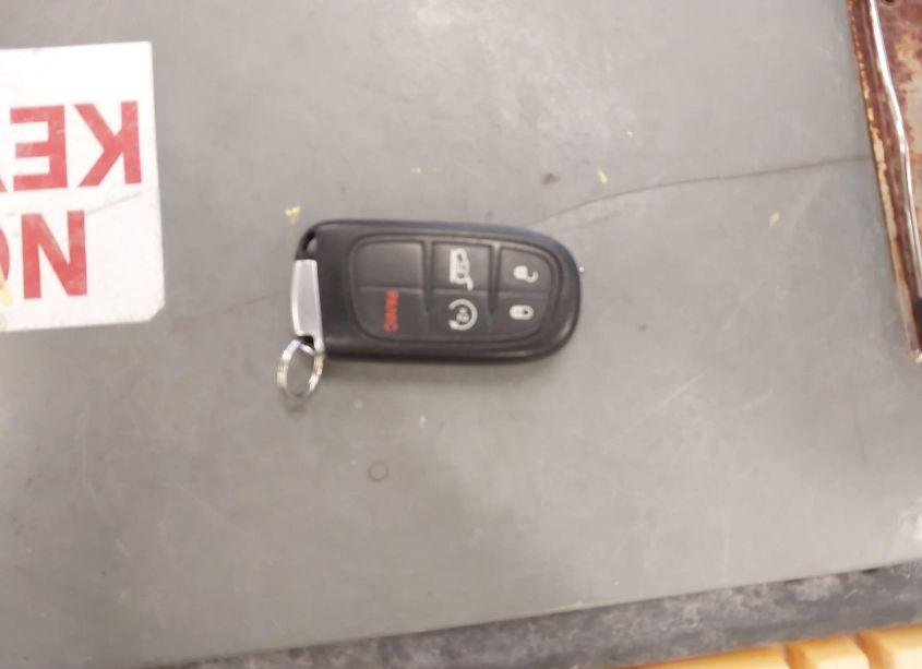 Photo 11 of 2015 Jeep Cherokee LATITUDE (VIN 1C4PJLCS8FW712028)