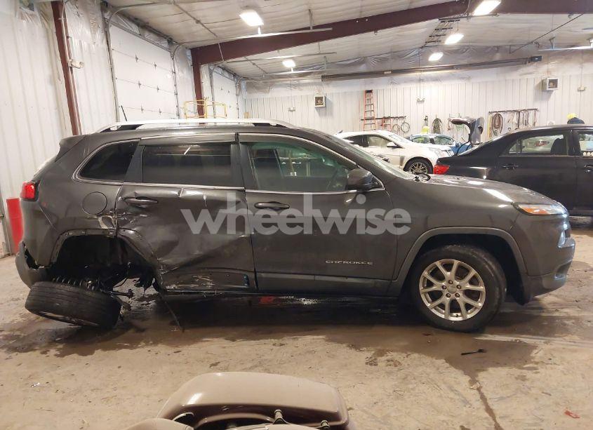 Photo 13 of 2016 Jeep Cherokee LATITUDE (VIN 1C4PJLCS8GW138161)