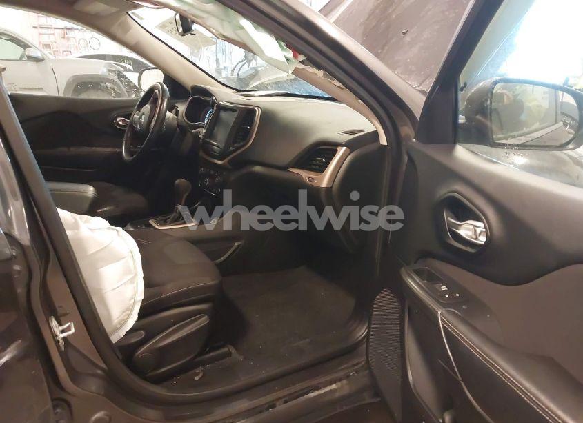 Photo 5 of 2016 Jeep Cherokee LATITUDE (VIN 1C4PJLCS8GW138161)