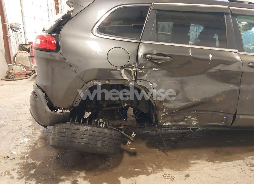 Photo 6 of 2016 Jeep Cherokee LATITUDE (VIN 1C4PJLCS8GW138161)