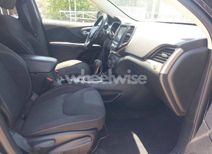 Photo 5 of 2016 Jeep Cherokee LATITUDE (VIN 1C4PJLCS8GW260180)