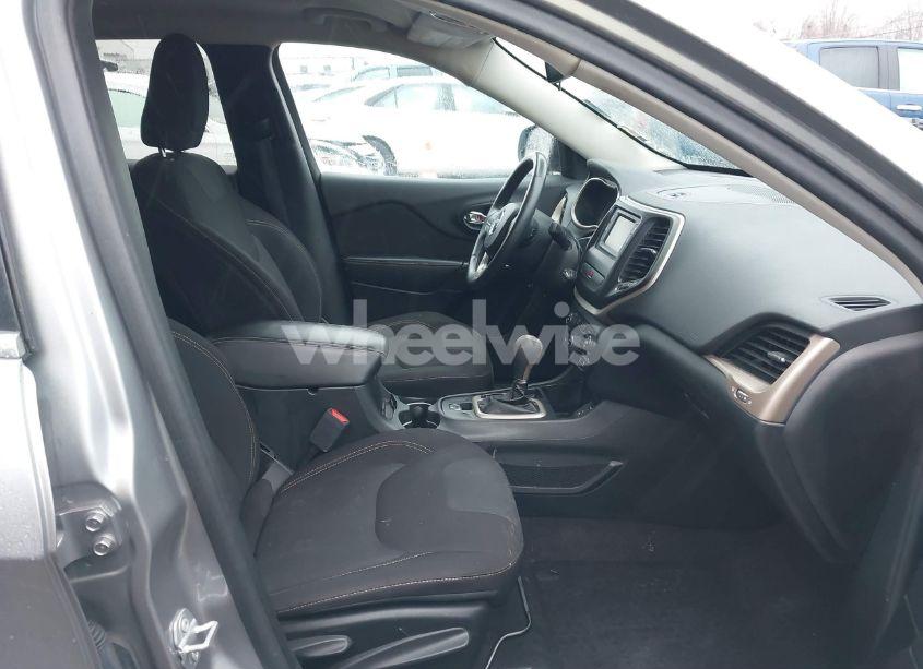 Photo 5 of 2016 Jeep Cherokee LATITUDE (VIN 1C4PJLCS8GW363504)