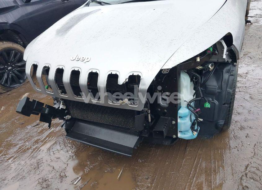 Photo 6 of 2016 Jeep Cherokee LATITUDE (VIN 1C4PJLCS8GW363504)