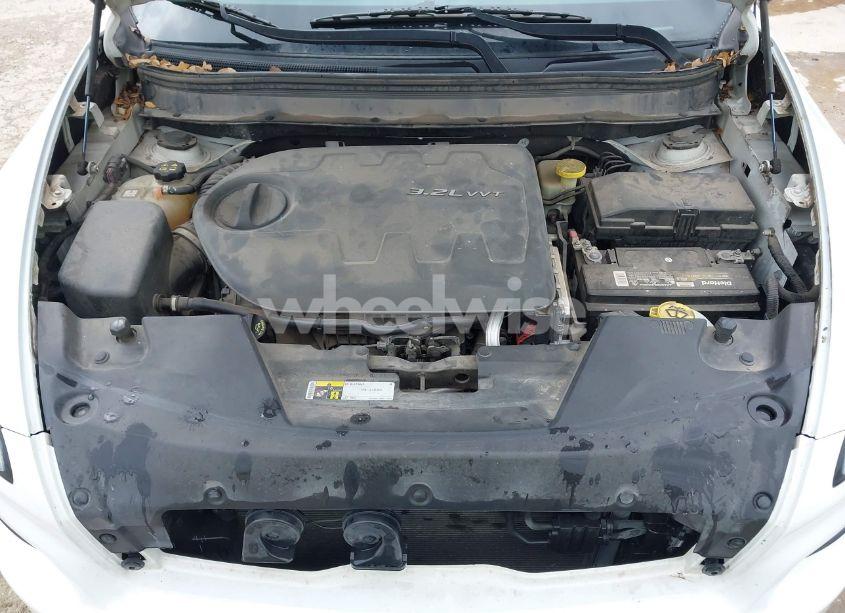 Photo 10 of 2014 Jeep Cherokee LATITUDE (VIN 1C4PJLCS9EW122953)