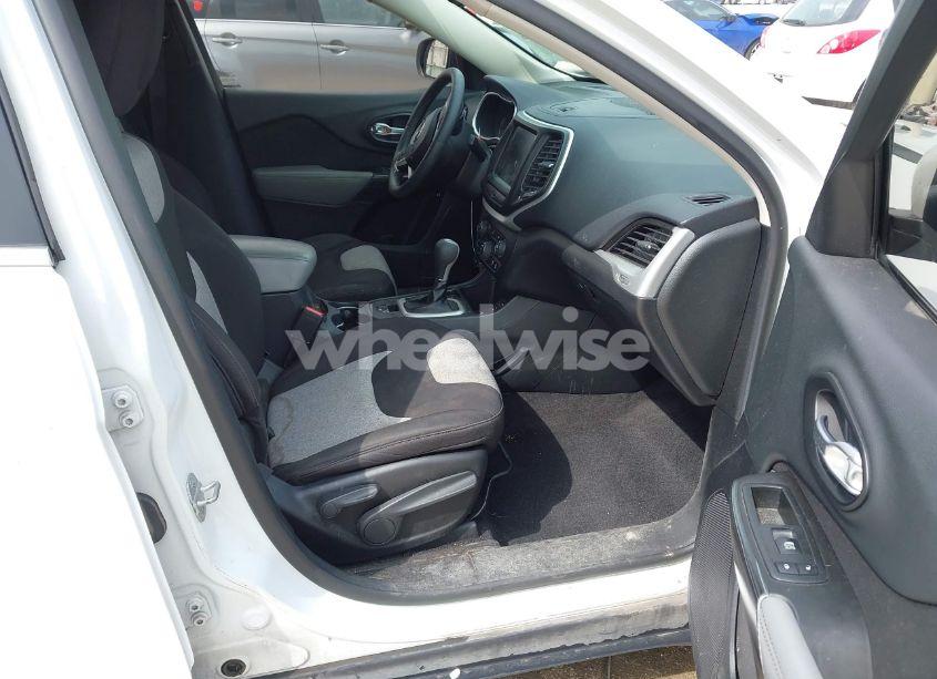 Photo 5 of 2014 Jeep Cherokee LATITUDE (VIN 1C4PJLCS9EW122953)