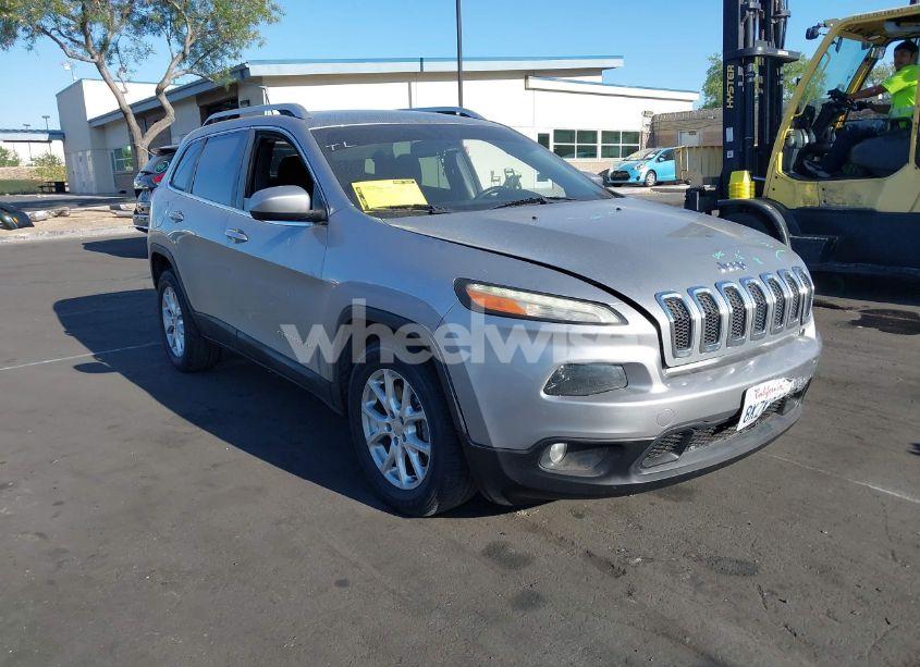 2015 Jeep Cherokee LATITUDE (VIN 1C4PJLCS9FW507382) main photo