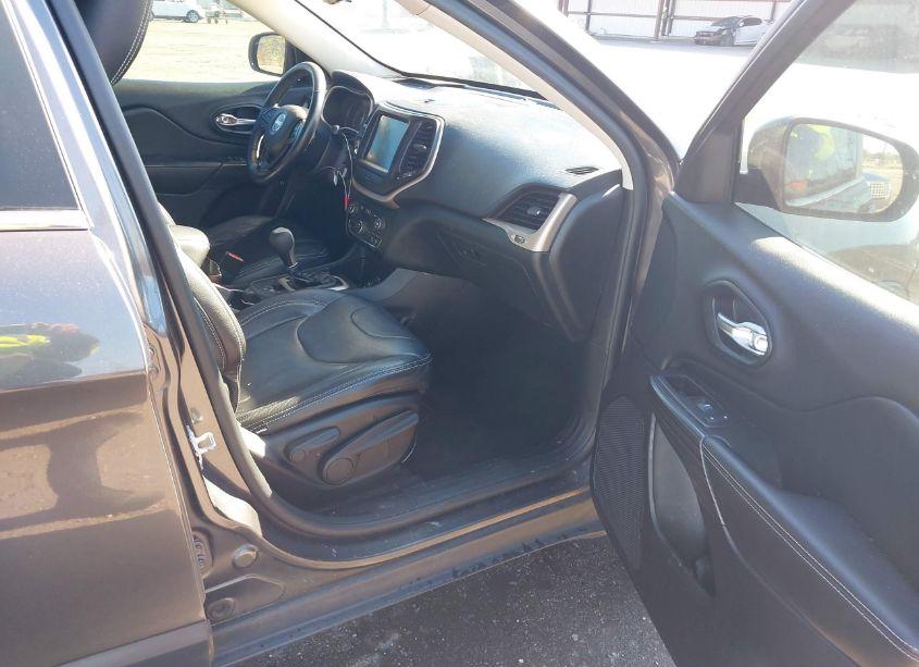 Photo 5 of 2015 Jeep Cherokee LATITUDE (VIN 1C4PJLCS9FW536638)