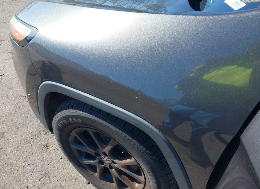 Photo 6 of 2015 Jeep Cherokee LATITUDE (VIN 1C4PJLCS9FW536638)