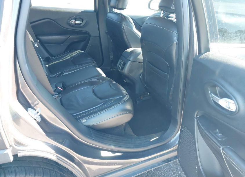 Photo 8 of 2015 Jeep Cherokee LATITUDE (VIN 1C4PJLCS9FW536638)