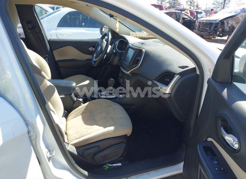 Photo 5 of 2015 Jeep Cherokee LATITUDE (VIN 1C4PJLCS9FW628106)