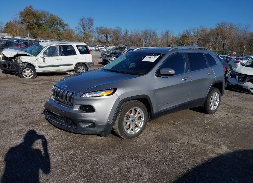 Photo 2 of 2016 Jeep Cherokee LATITUDE (VIN 1C4PJLCS9GW165739)