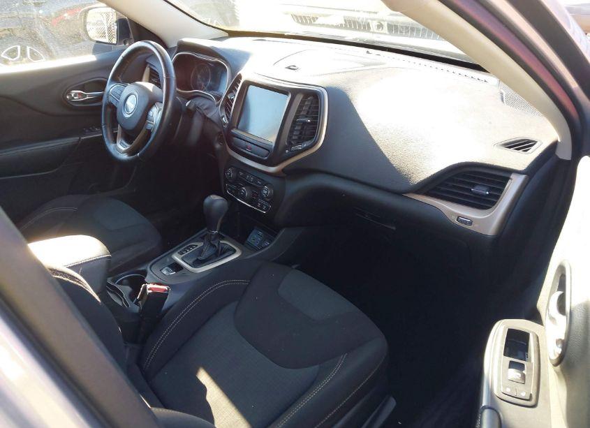 Photo 5 of 2016 Jeep Cherokee LATITUDE (VIN 1C4PJLCS9GW165739)