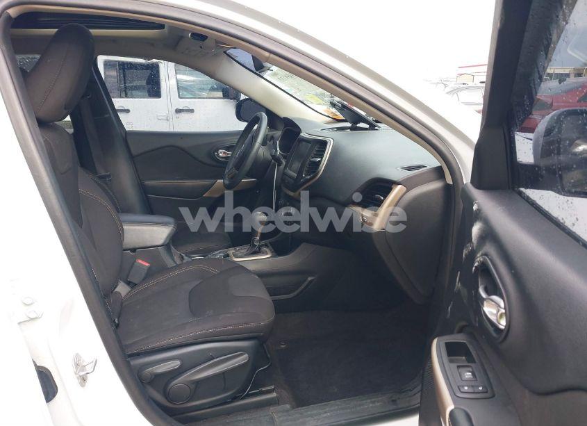 Photo 5 of 2017 Jeep Cherokee LATITUDE FWD (VIN 1C4PJLCS9HW643000)