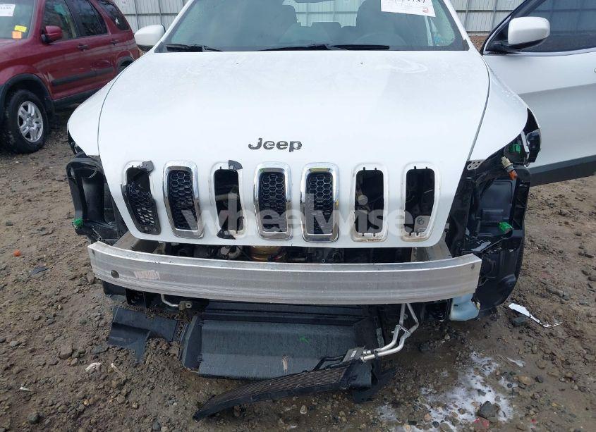 Photo 6 of 2017 Jeep Cherokee LATITUDE FWD (VIN 1C4PJLCS9HW643000)