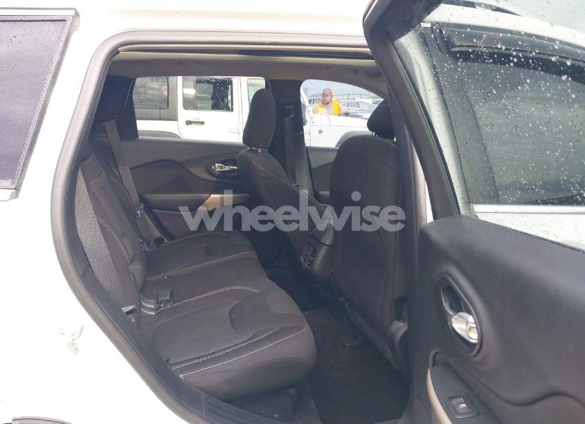 Photo 8 of 2017 Jeep Cherokee LATITUDE FWD (VIN 1C4PJLCS9HW643000)