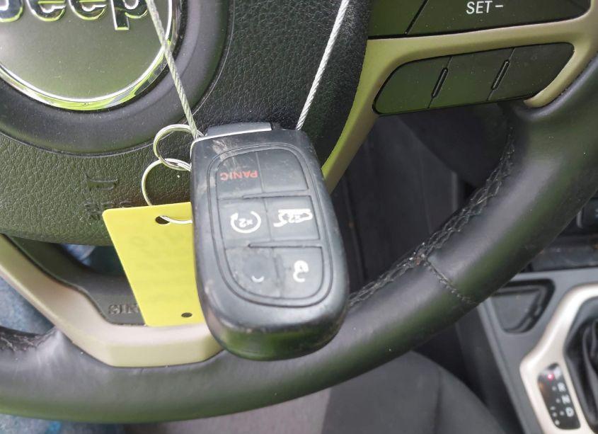 Photo 11 of 2014 Jeep Cherokee LATITUDE (VIN 1C4PJLCSXEW182885)