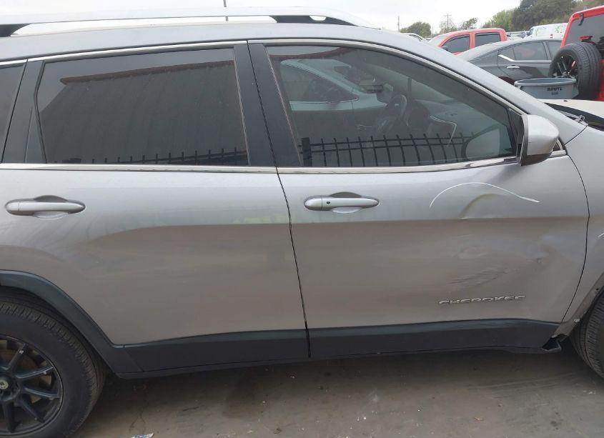 Photo 14 of 2014 Jeep Cherokee LATITUDE (VIN 1C4PJLCSXEW182885)